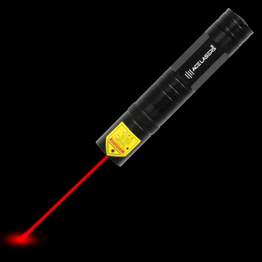 Puntero láser rojo compacto ARP-2 Pro Mini con el haz láser visible en la oscuridad
