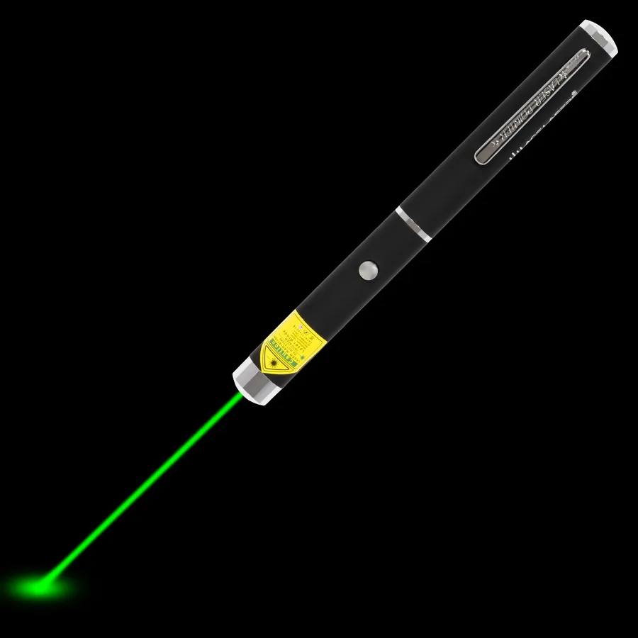 Puntero láser verde AG-1 con el haz láser visible en la oscuridad